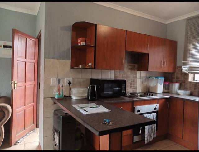 3 BEDROOM TOWNHOUSE FOR SALE IN GREENHILLS